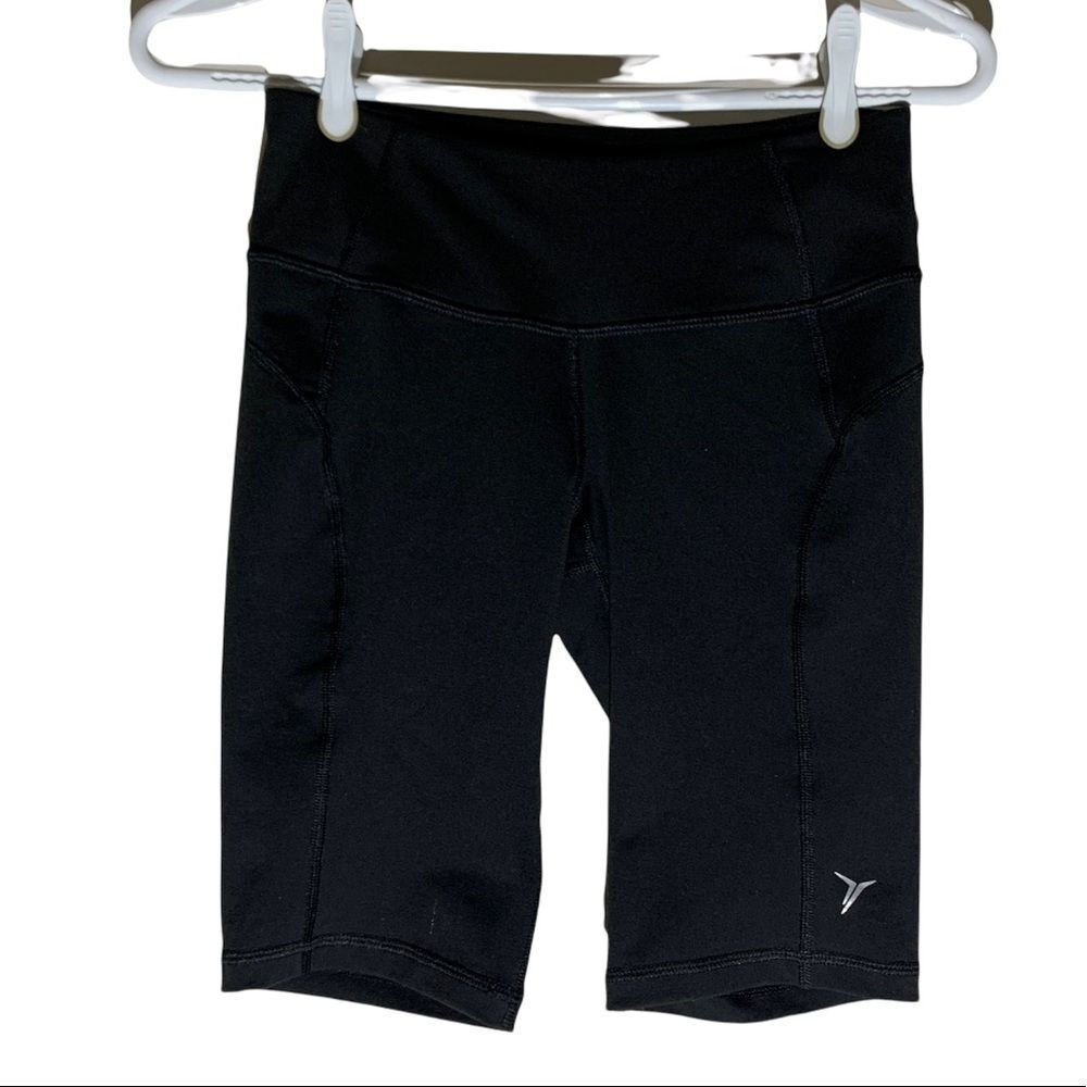 Black Old Navy Active Go Dry fitted biker shorts size small